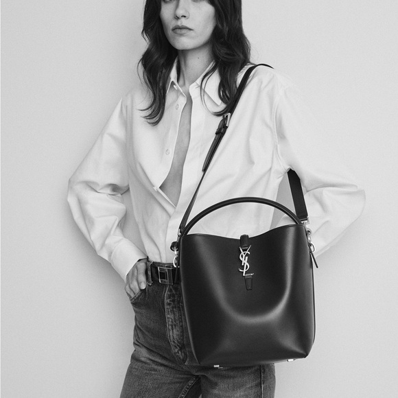 FAUX Saint Laurent Black and Gold Shoulder Bag - Picture 3 of 6